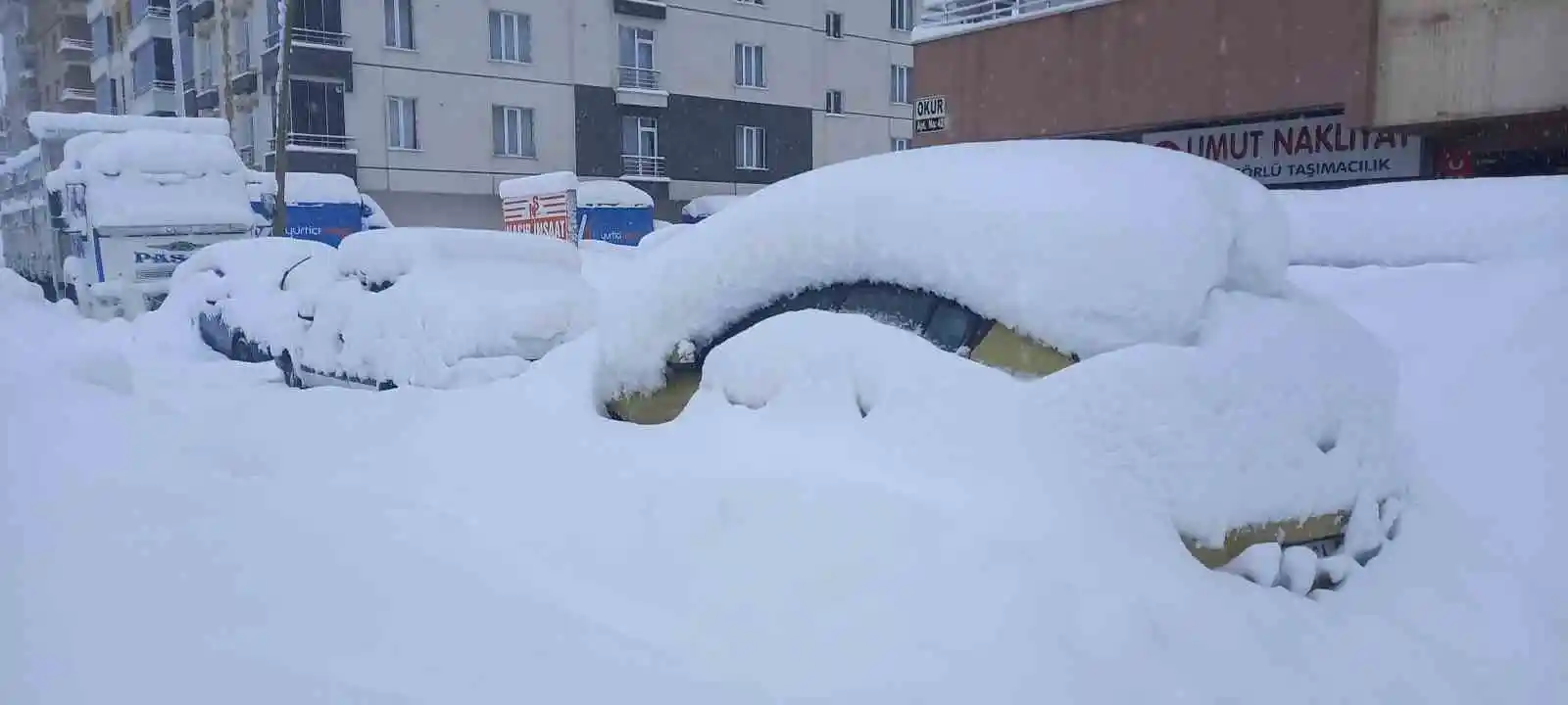 Bitlis’te kar kalınlığı 2 metreye ulaştı
