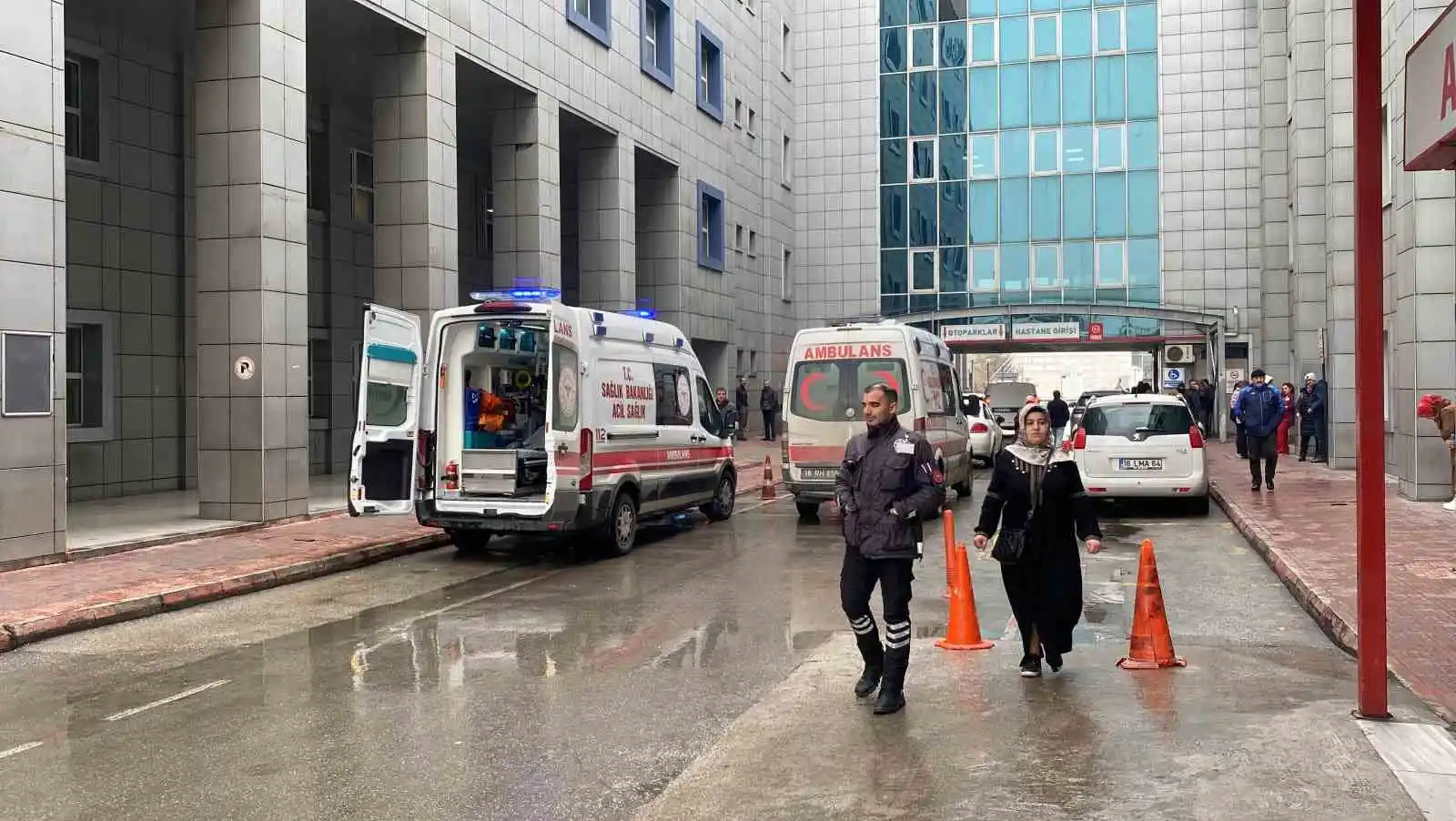 Bursa’da boşanma aşamasındaki eşini 5 kurşunla vurarak ağır yaraladı
