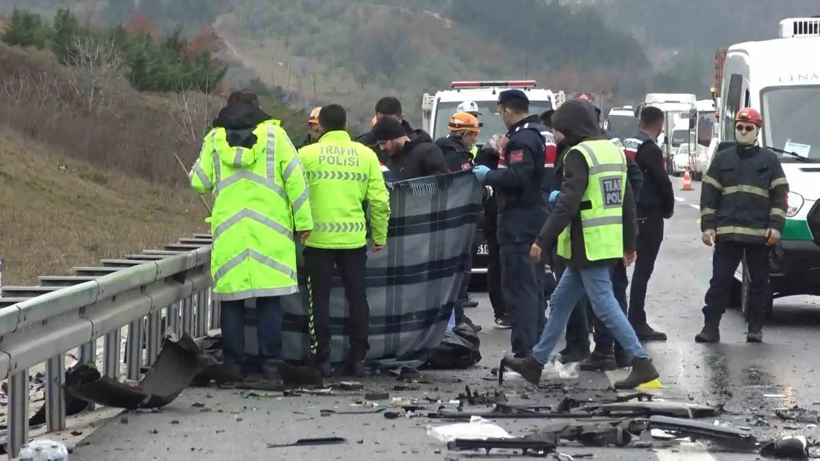 Bursa’da otoyolda facia: 4 ölü, 7 yaralı
