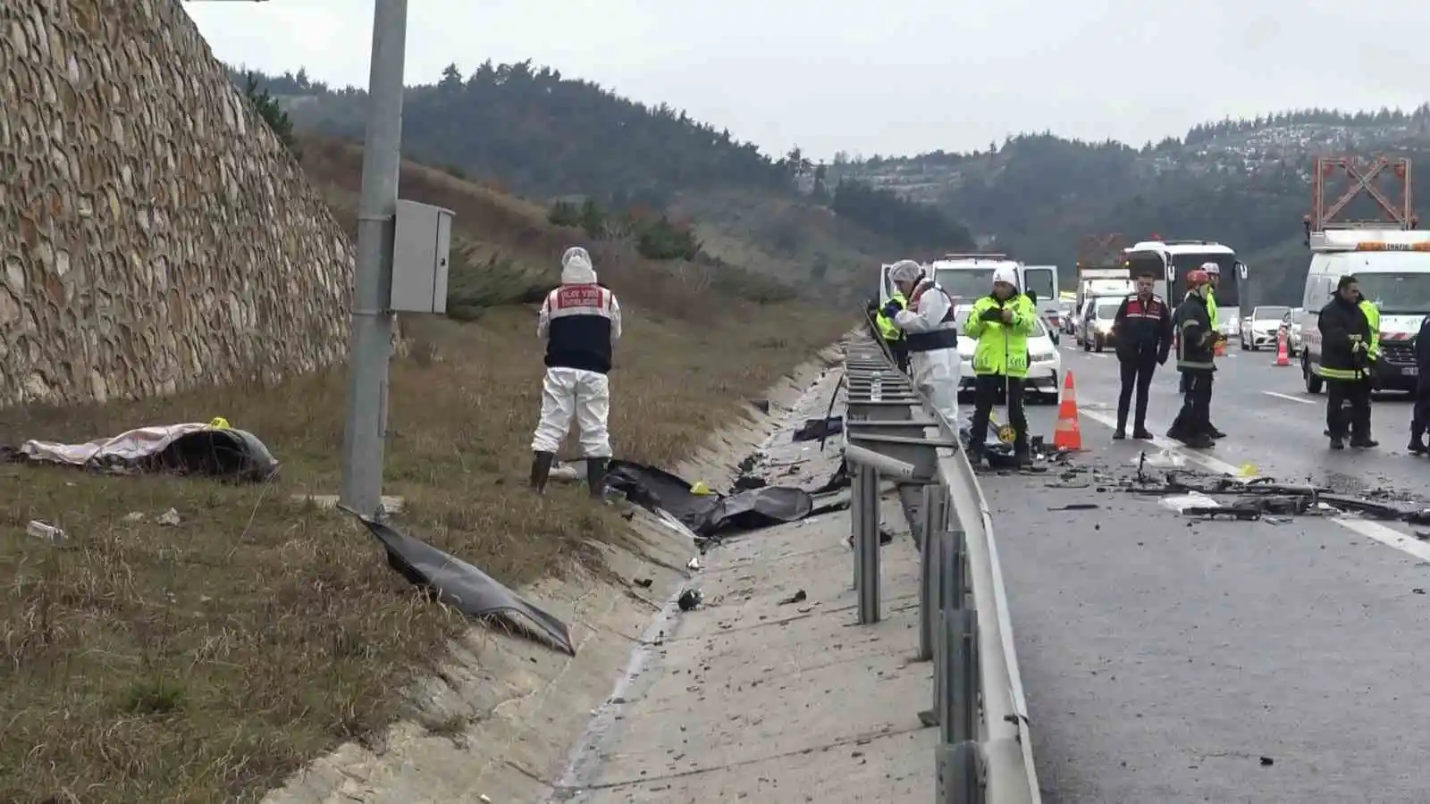 Bursa’da otoyolda facia: 4 ölü, 7 yaralı
