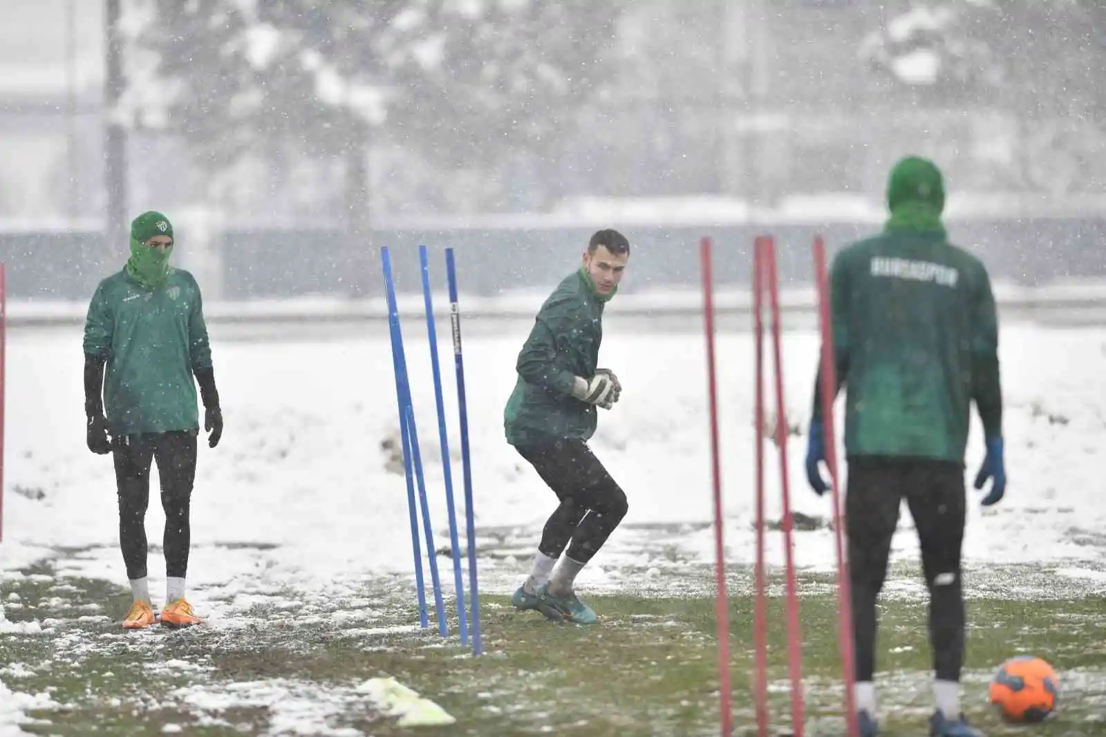 Bursasporlu futbolcuların aklı deprem bölgesinde
