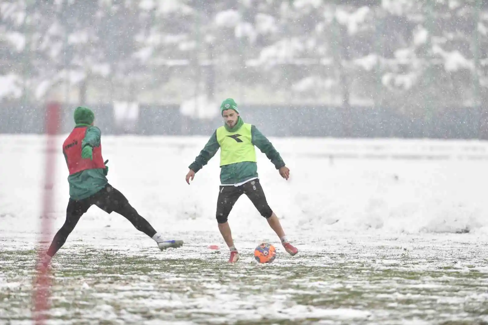 Bursasporlu futbolcuların aklı deprem bölgesinde
