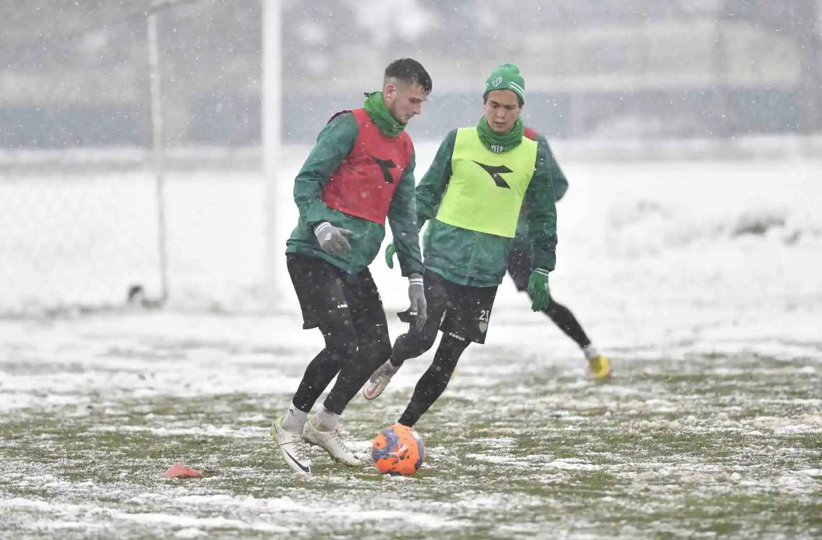 Bursasporlu futbolcuların aklı deprem bölgesinde
