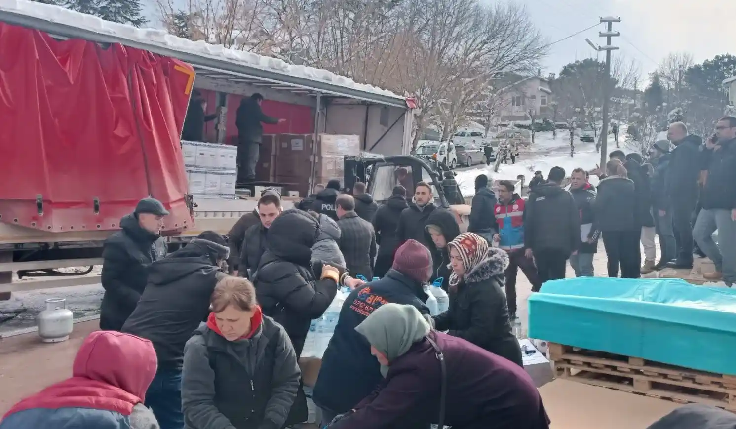 Çan depremzedeler için tek yürek oldu
