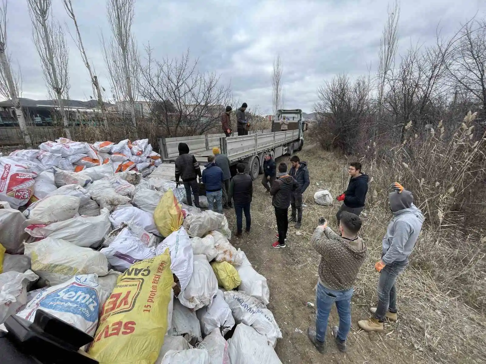 Çankırı'dan depremzedeler için odun desteği
