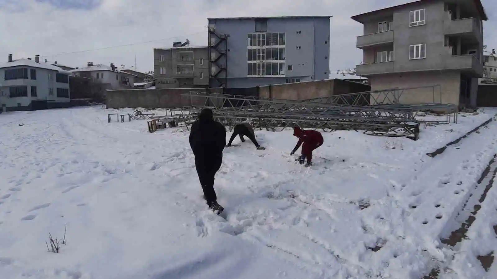 Çocukların kar sevinci
