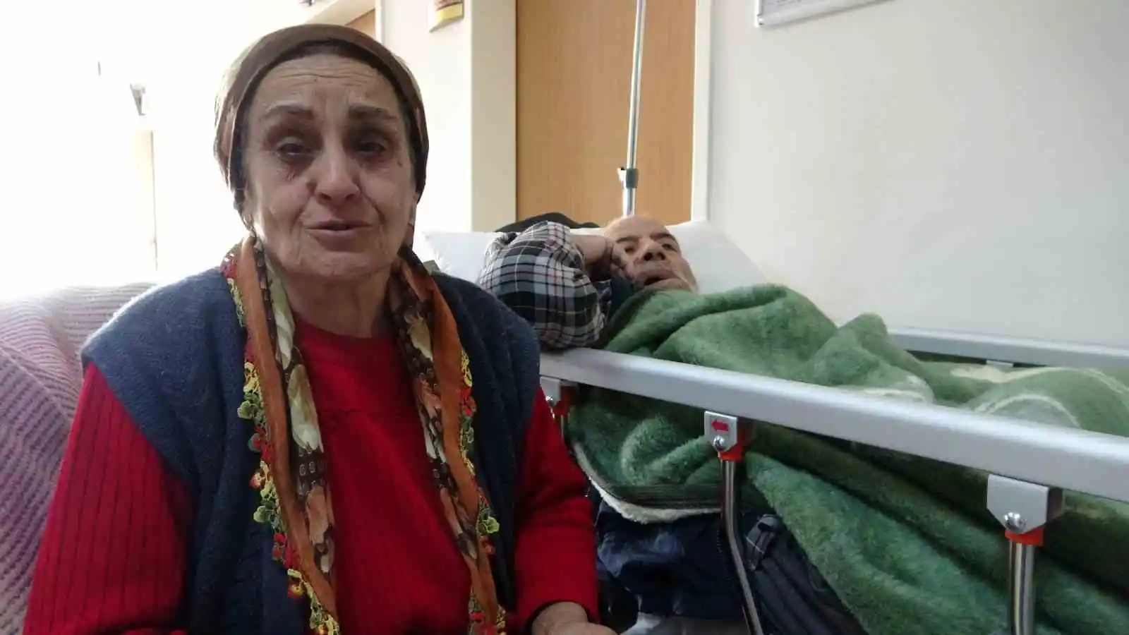 Depremde evleri yıkılan vatandaşlar yaşadıklarını gözyaşları ile anlattı: “Kıyamet kopuyor sandık”
