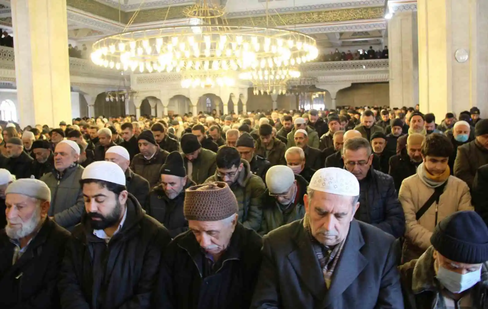 Depremde hayatını kaybedenler için Konya’da gıyabi cenaze namazı kılındı
