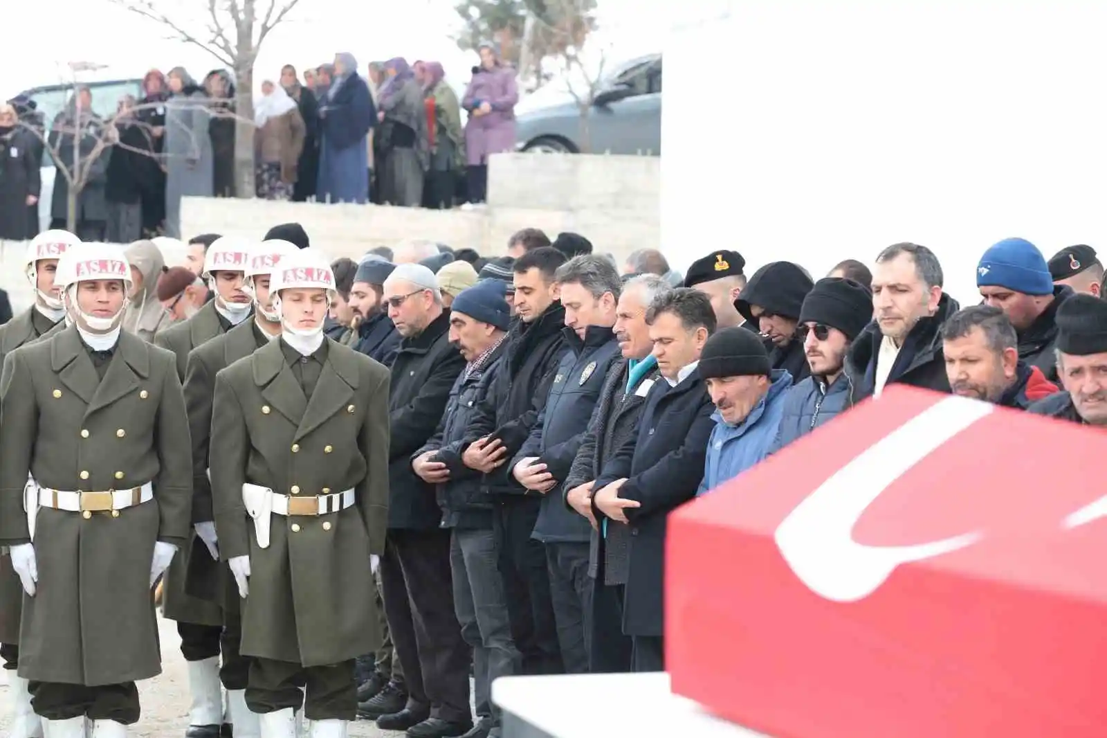 Depremde kaldığı otelin yıkılması sonucu vefat eden Aksaraylı asker toprağa verildi
