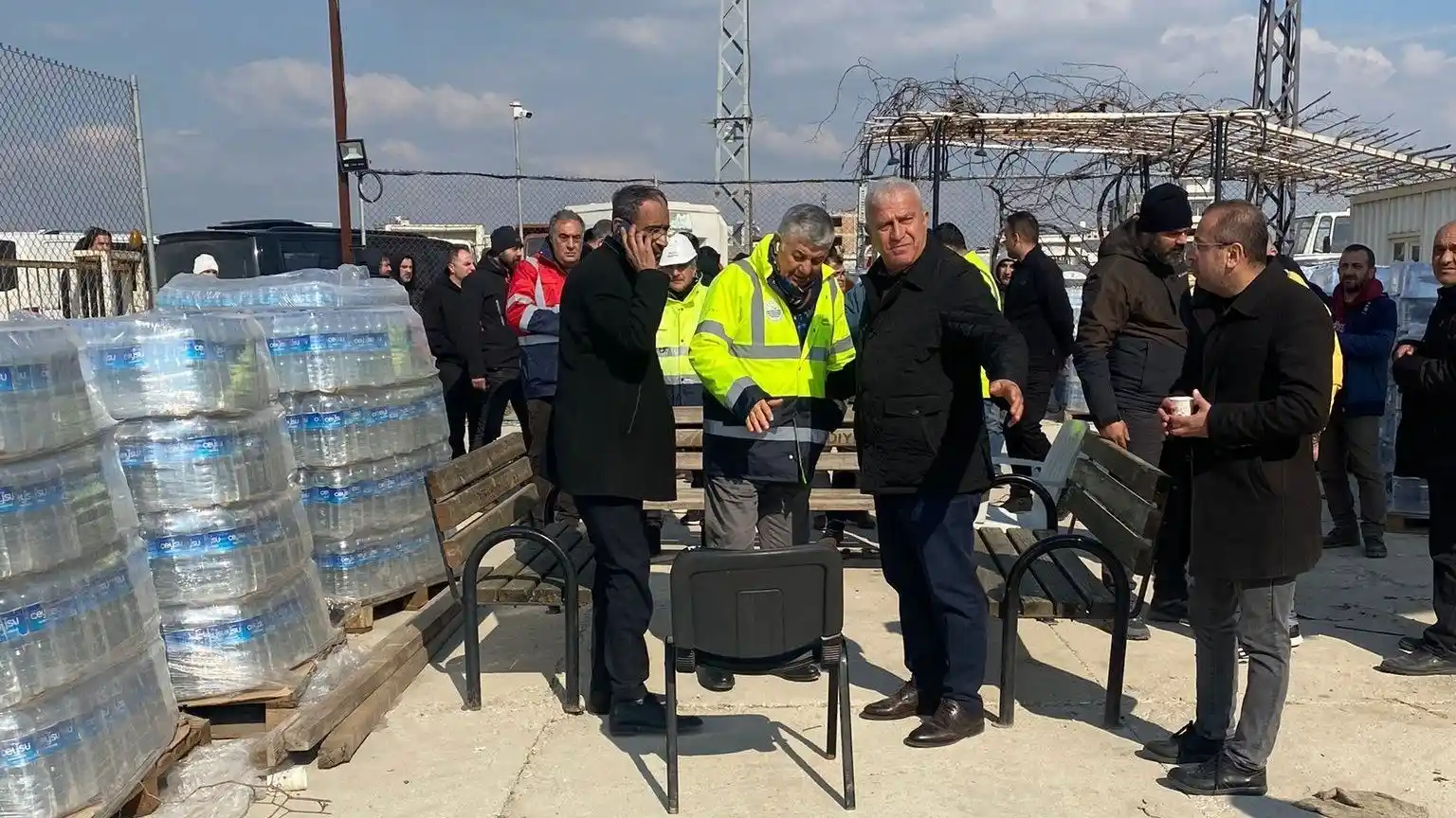 Efeler Belediye Başkanı Atay, deprem bölgesi Hatay’a gitti
