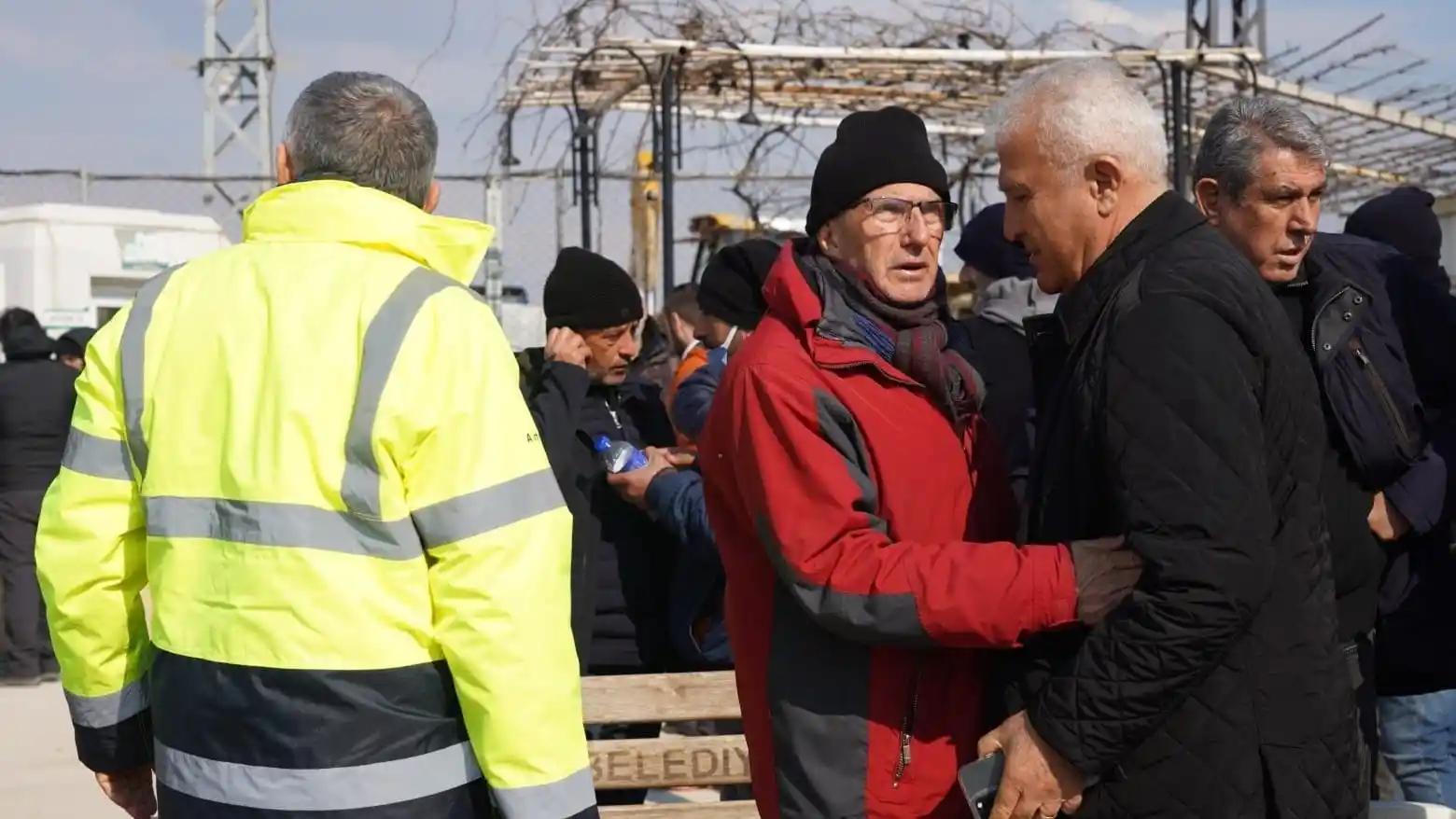 Efeler Belediye Başkanı Atay, deprem bölgesi Hatay’a gitti
