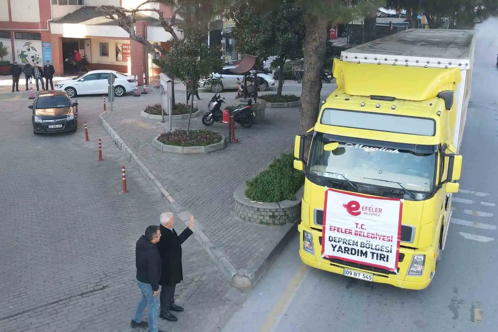 Efeler Belediyesi’nin yardım tırı depremzedeler için yola çıktı
