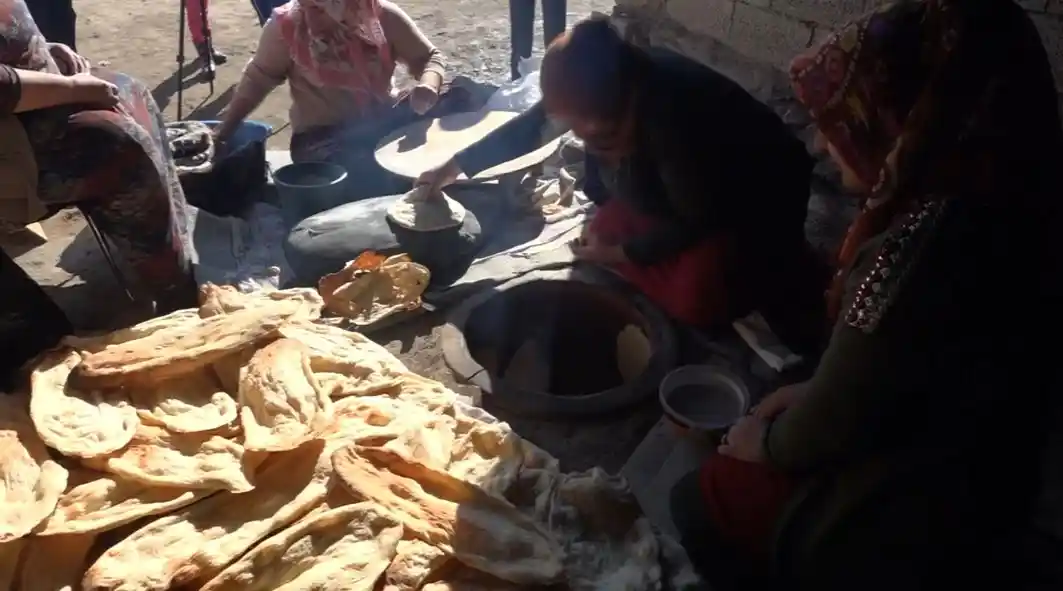 Ercişli kadınlar depremzedeler için kolları sıvadı
