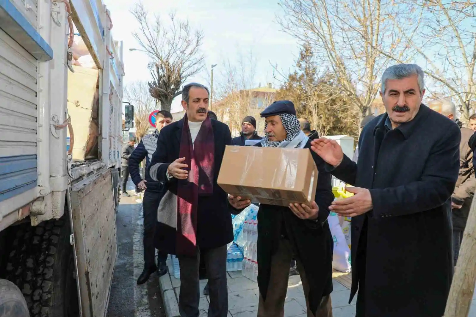 Gürpınar depremzedeler için seferber olmaya devam ediyor
