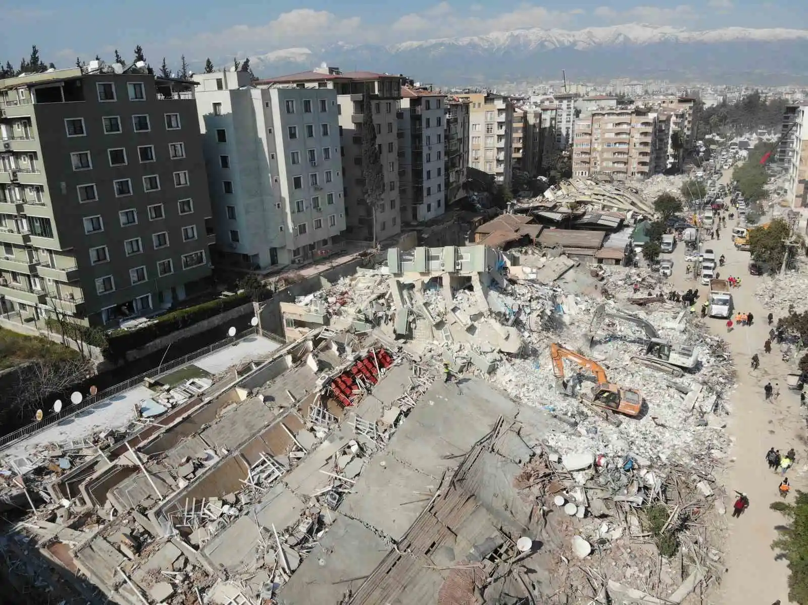 Hatay'da enkaz kaldırma çalışmaları havadan görüntülendi
