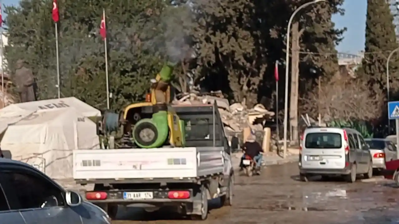 Hatay Kırıkhan’da deprem sonrası dezenfekte çalışması
