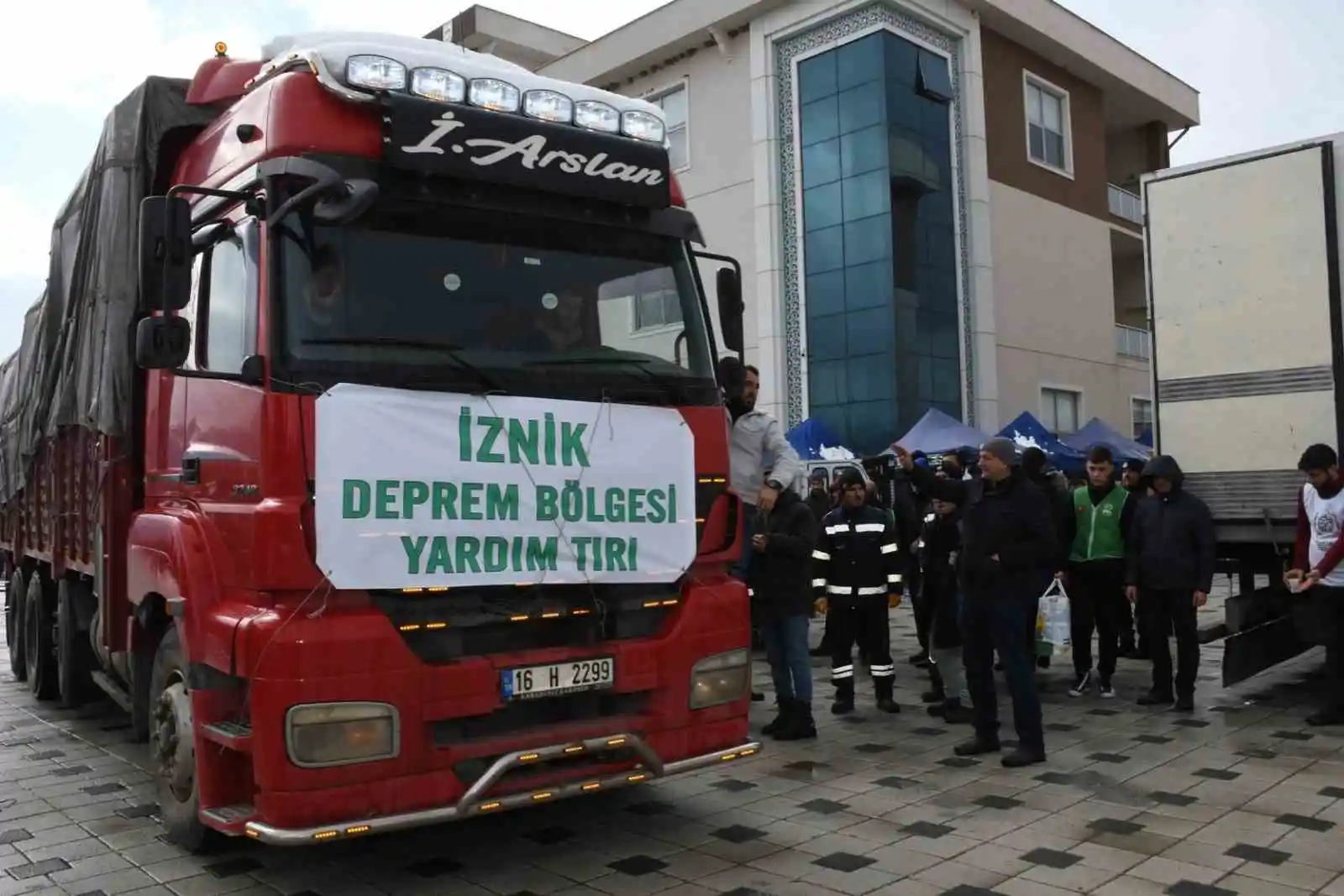 İznik’ten deprem bölgesine 15 tır yardım malzemesi
