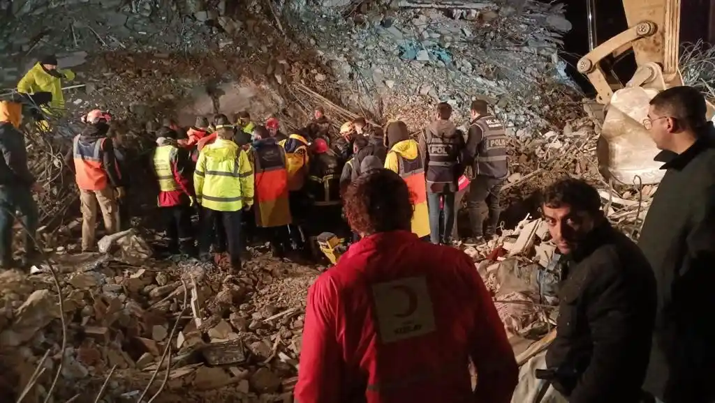 Kızılay afetzedelere yönelik beslenme hizmeti ve yardım çalışmalarını sürdürüyor
