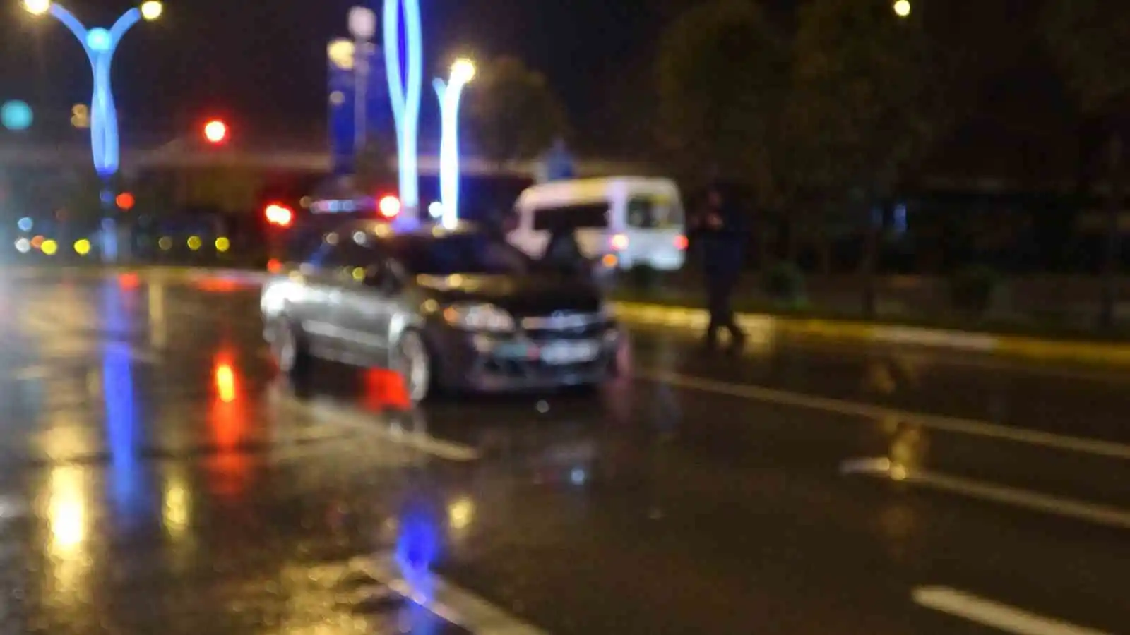 Kocaeli’de film sahnelerini aratmayacak kovalamaca nefes kesti, 2 polis yaralandı
