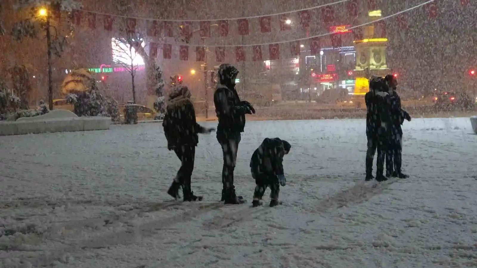 Malatya’ya lapa lapa kar yağdı
