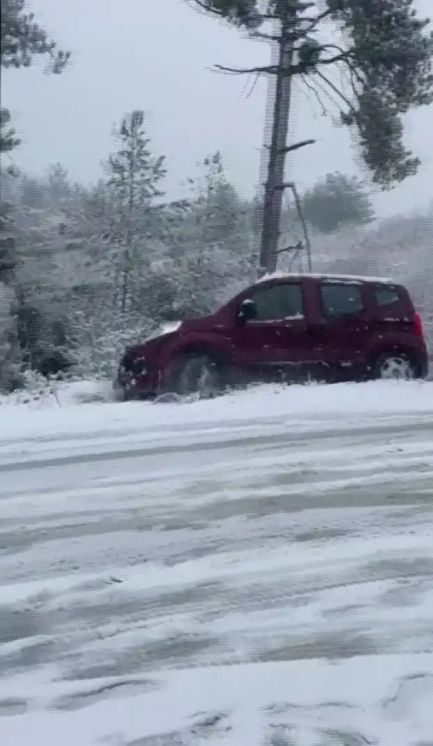 Muğla’da kar sonrası kaza anları vatandaş kamerasına yansıdı
