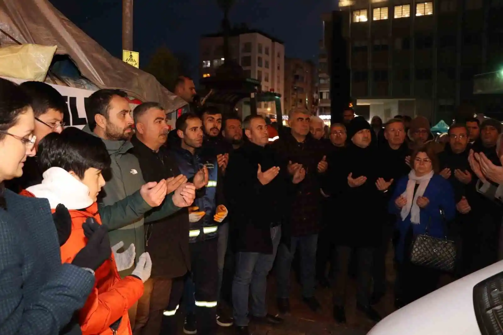 Nazilli’den otuzikinci tır dualarla yola çıktı
