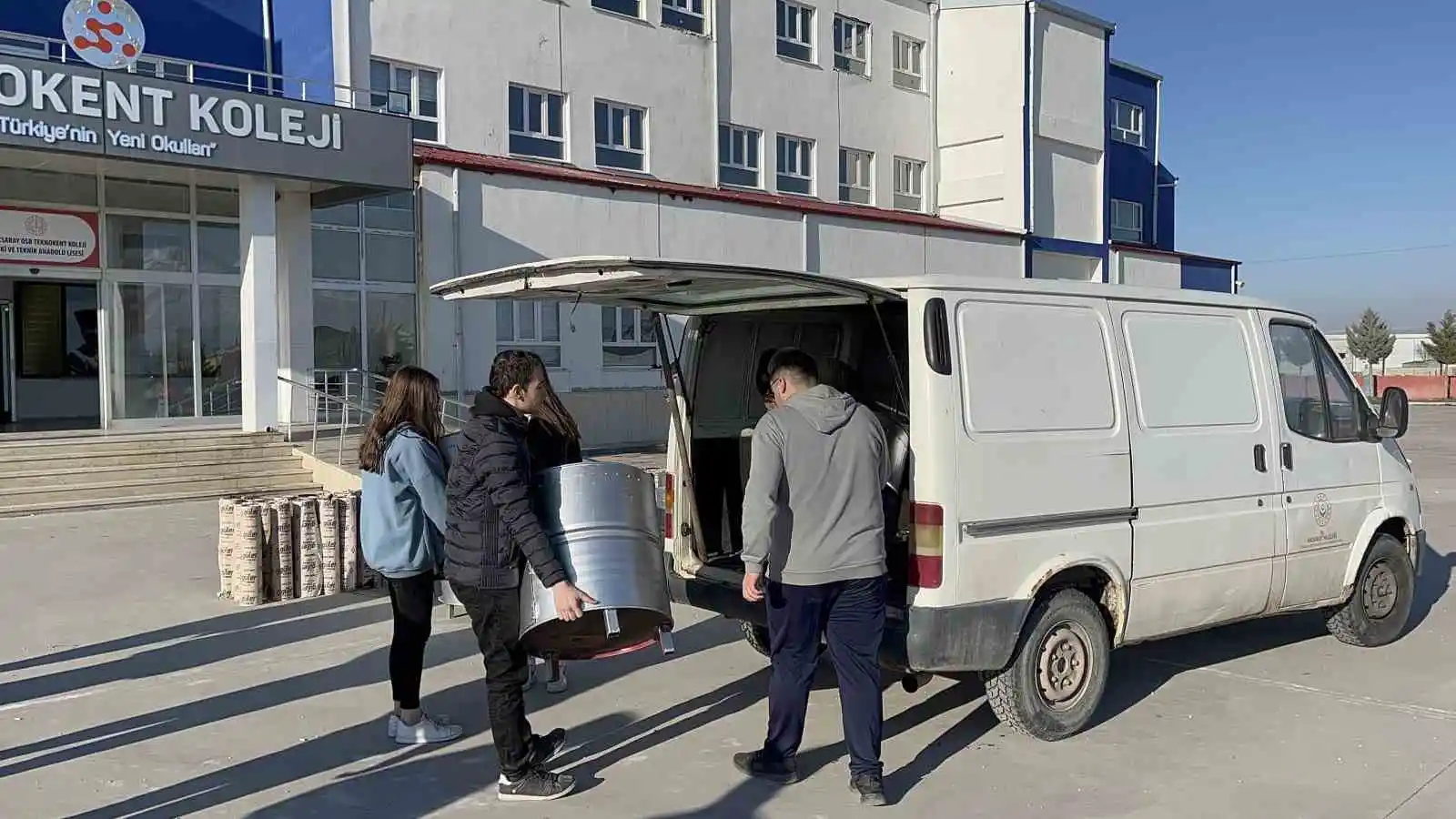 Öğrenciler atık varillerden soba üretip deprem bölgelerine gönderdi
