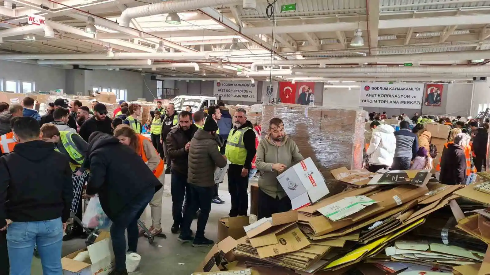 Öğretmenler, depremzedeler için seferber oldu
