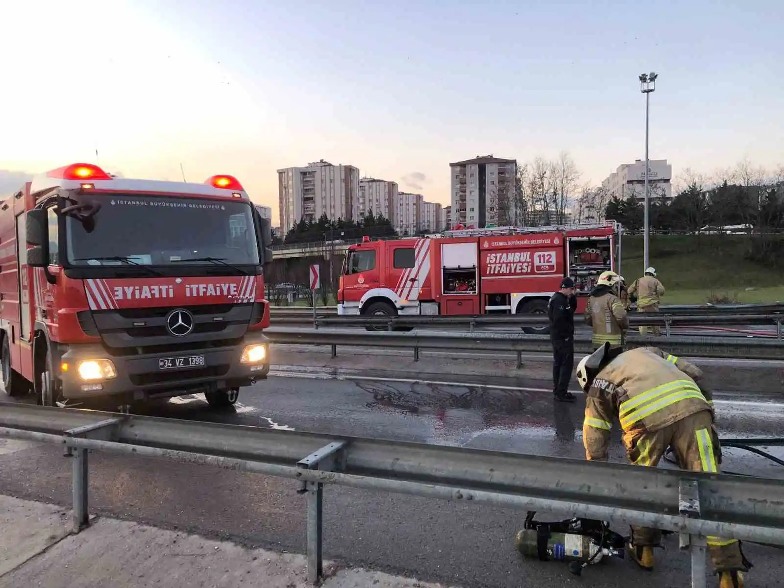 Pendik’te alev alev yanan servis otobüsü küle döndü
