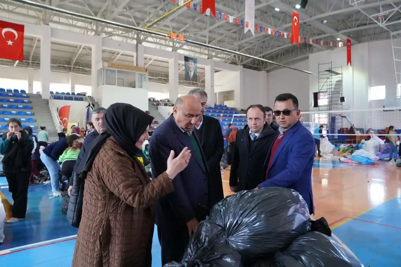 Seydikemer, depremzedeler için tek yürek oldu
