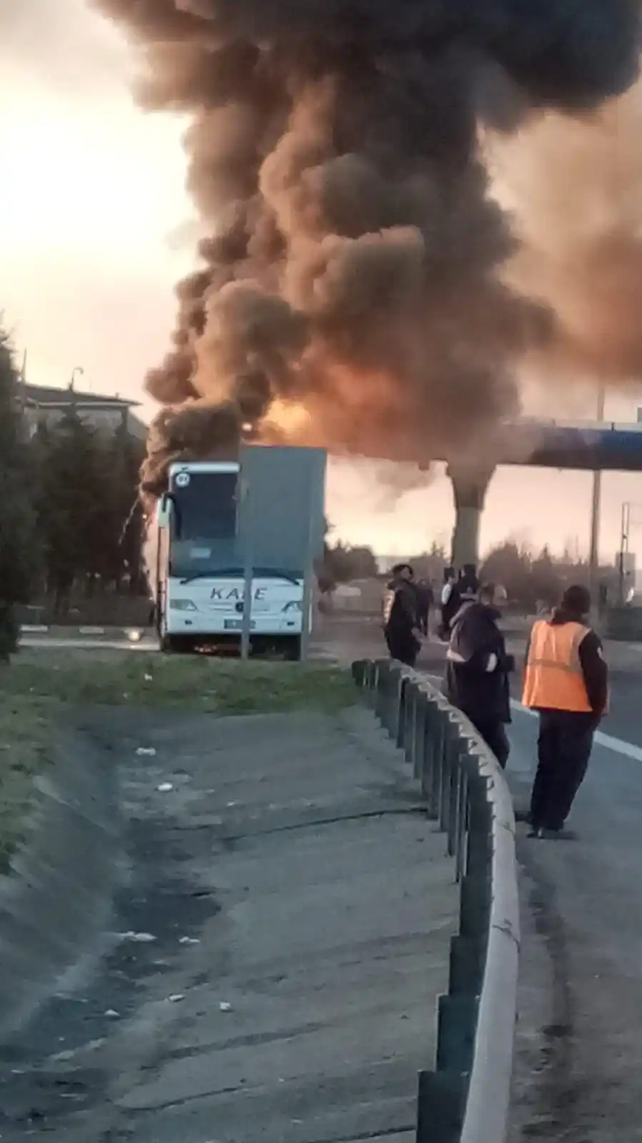 Silivri’de yolcu otobüsü alev alev yandı
