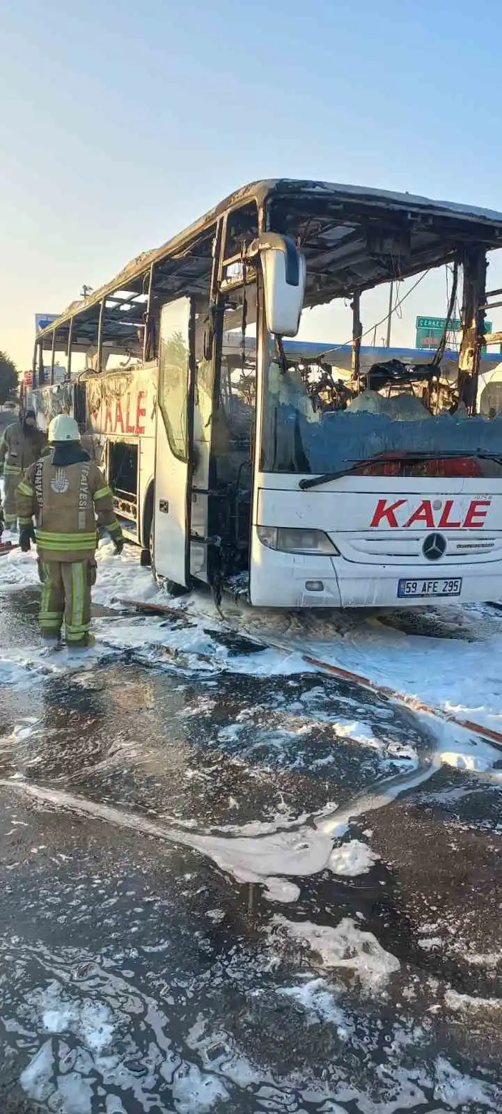 Silivri’de yolcu otobüsü alev alev yandı
