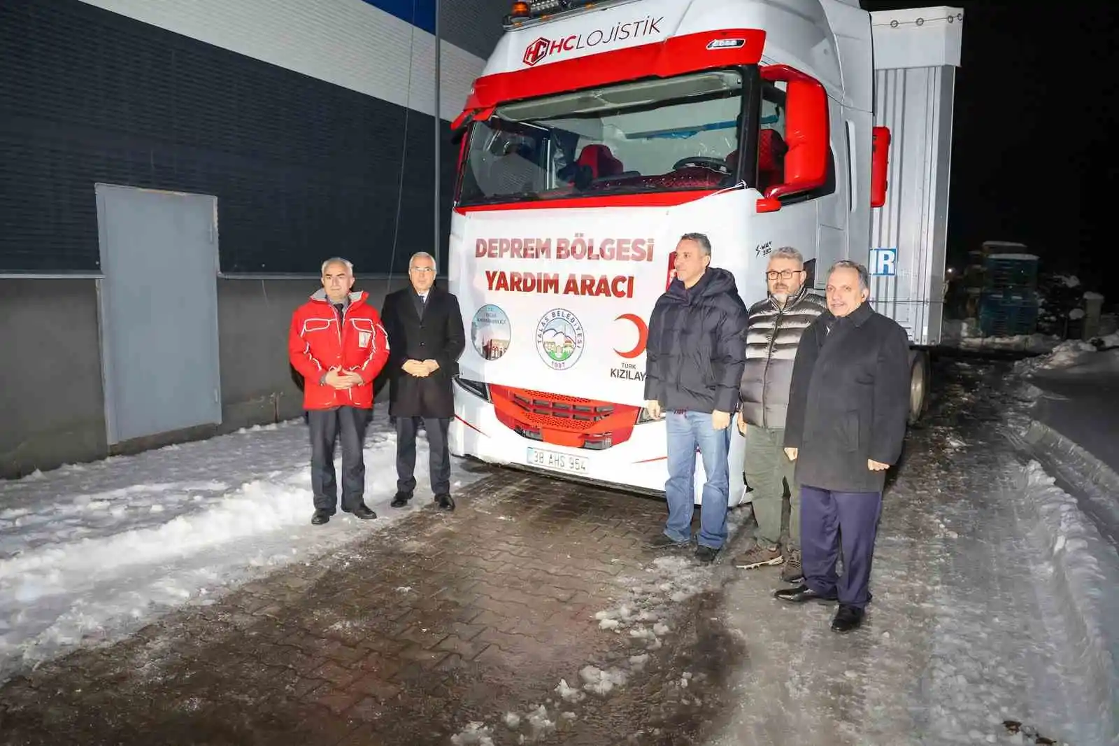 Talas’tan Deprem Bölgesine Gece Gündüz Yardım
