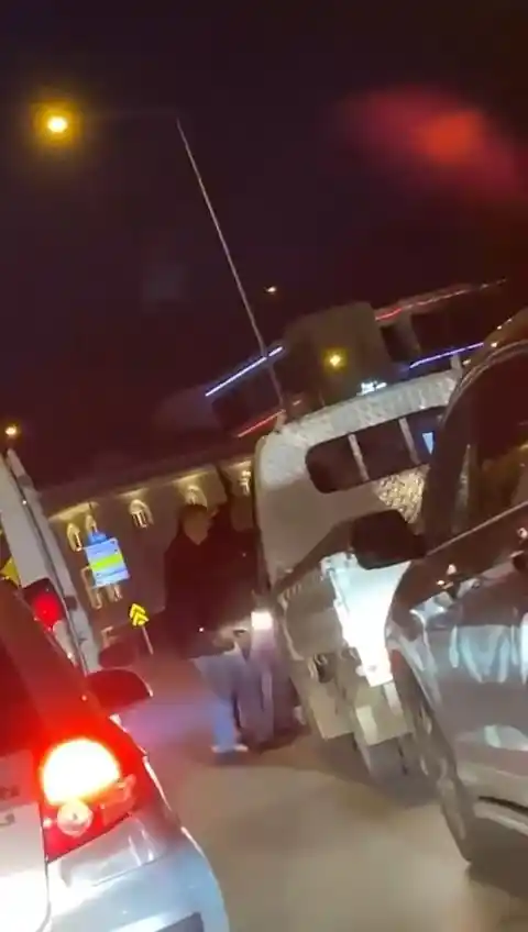 Trafikteki yol verme kavgaları kamerada
