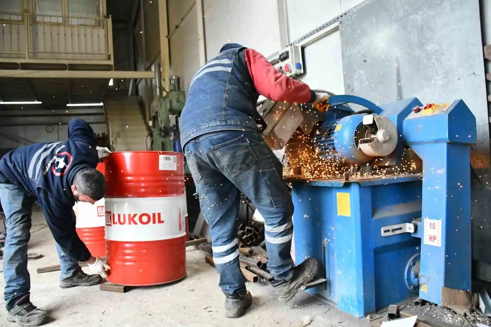 Variller, depremzedeler için sobaya dönüşüyor
