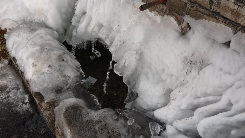 Göle eksi 21,3 derece: Araçlar soğuktan çalışmadı