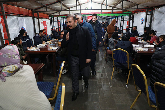 Kars Belediyesinin iftar çadırına yoğun ilgi 