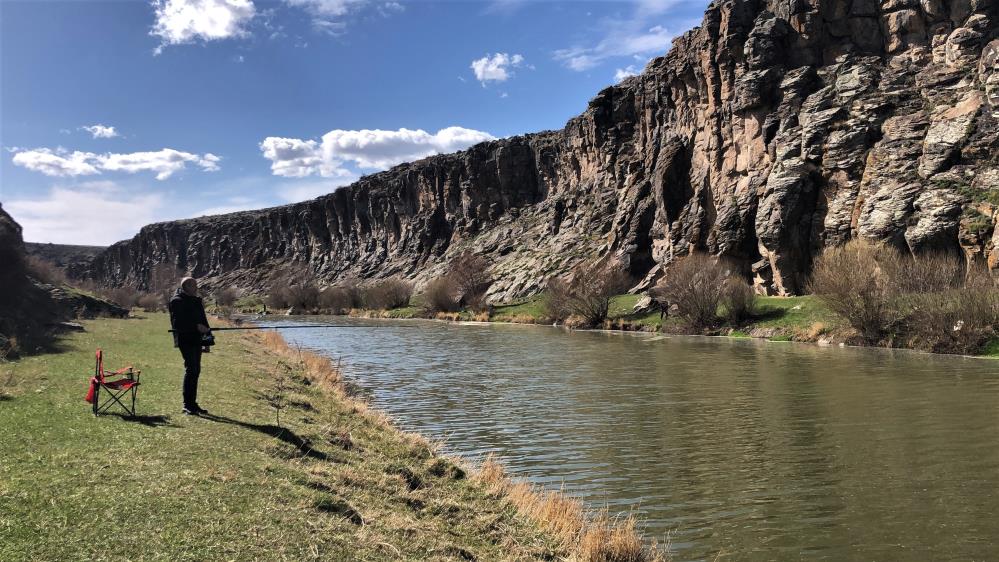 Kars'ta Akçalar Kanyonu görenleri büyülüyor