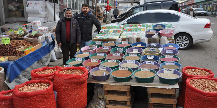 Kars'ta bostan tohumları satışa çıktı