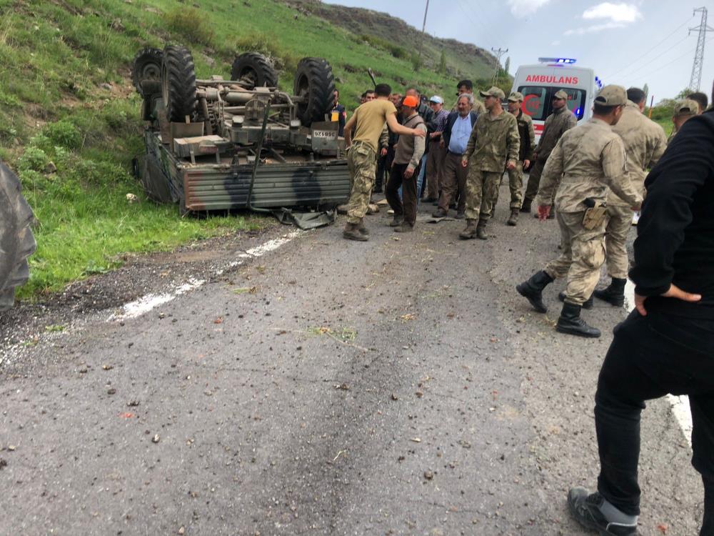 Ardahan'da askeri araç devrildi: 4 yaralı