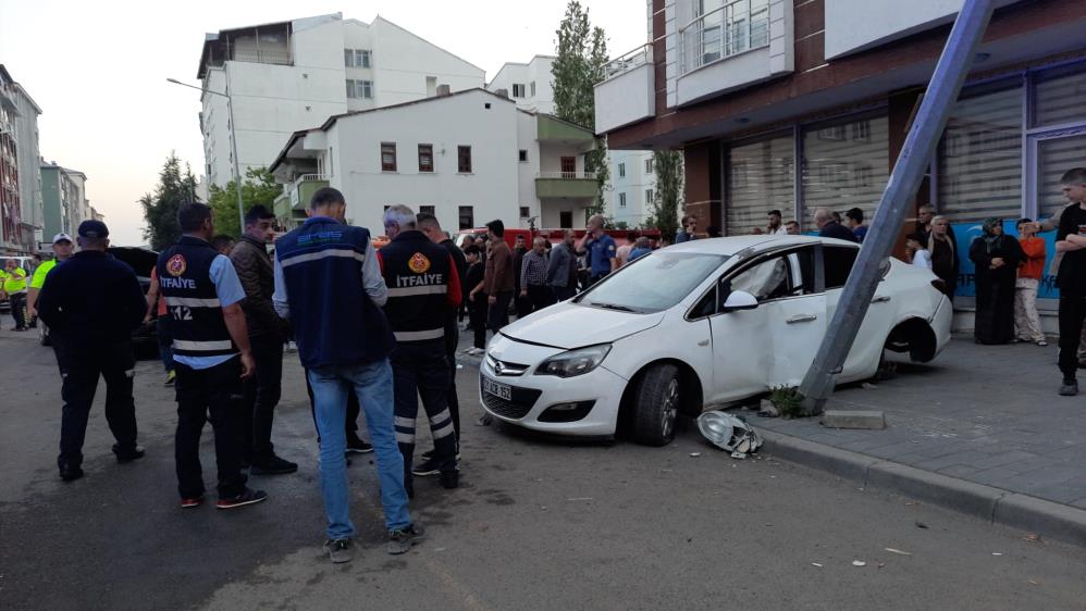 Kars'ta trafik kazası: 4 yaralı