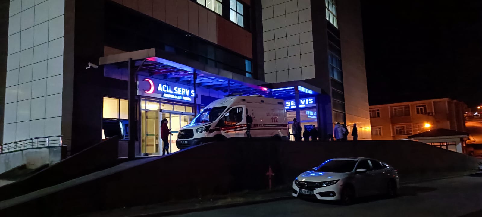 Kars'ta polis aracı ile TIR çarpıştı: 2 polis yaralı!