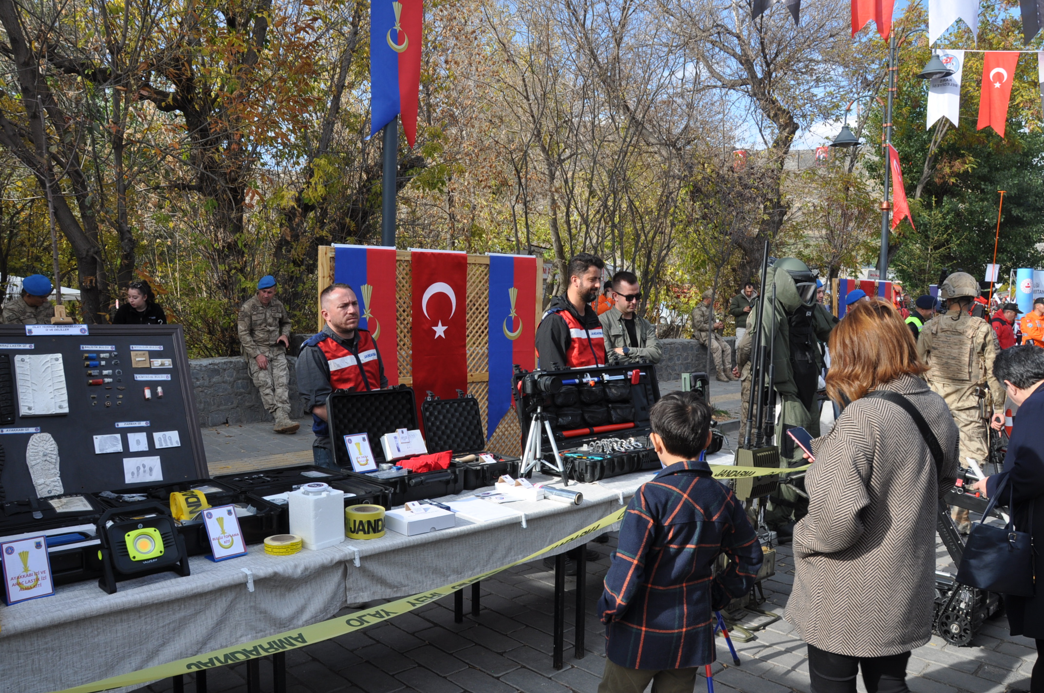 Karslılar stantlara yoğun ilgi gösterdi