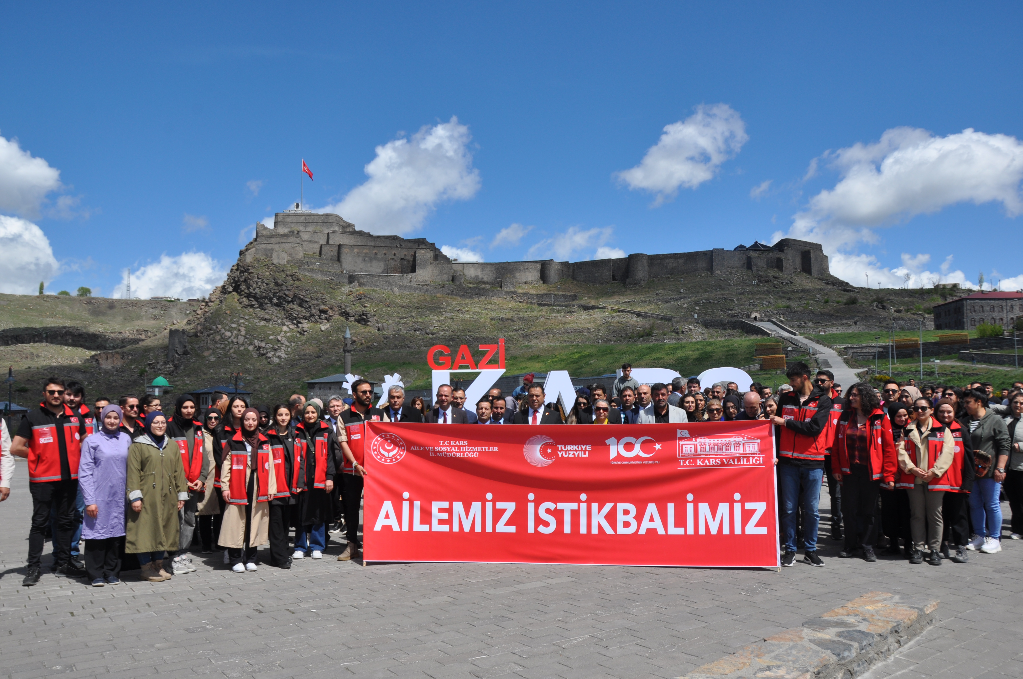 Kars'ta aile haftası için farkındalık yürüyüşü