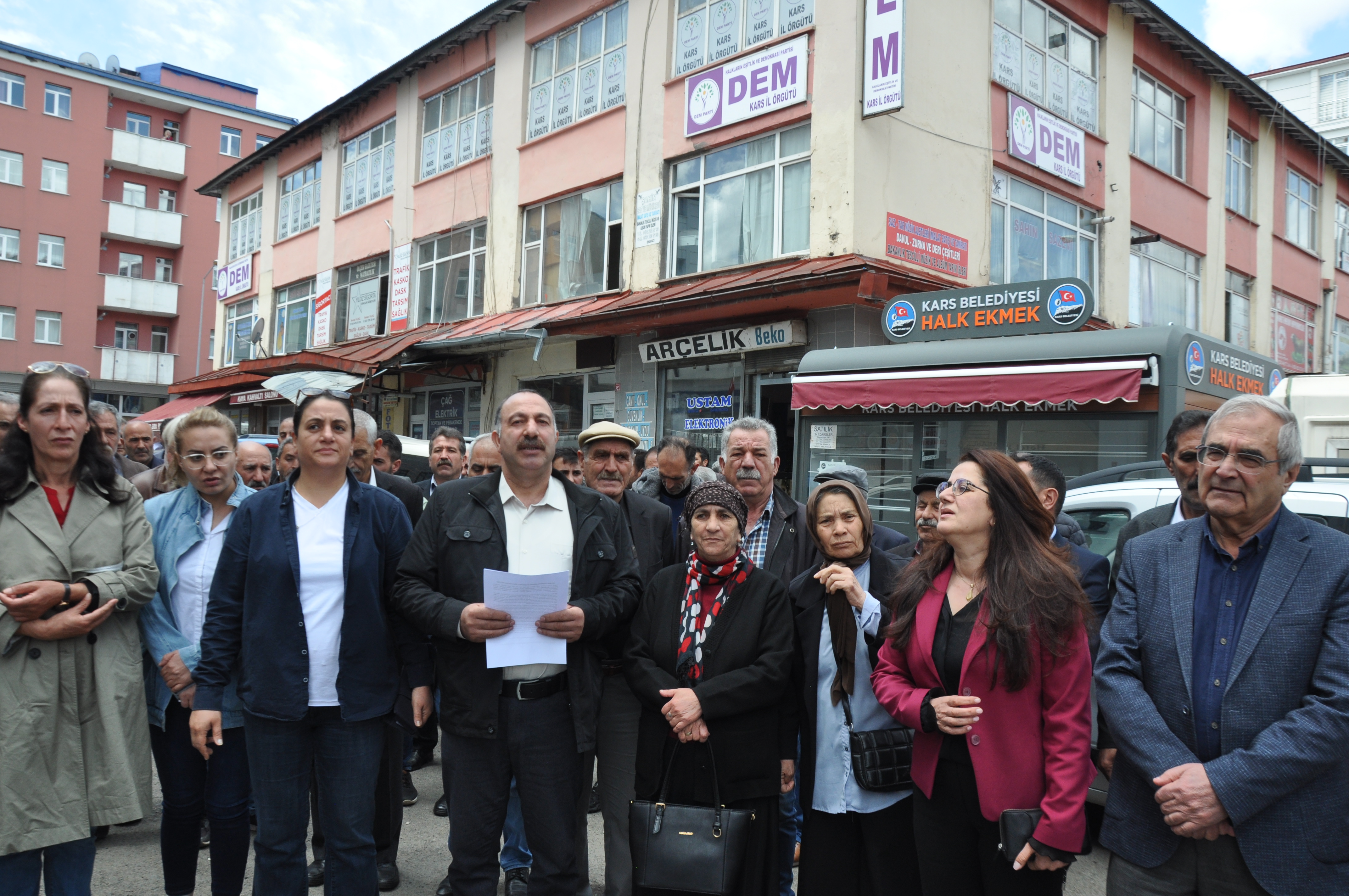 Kars'ta DEM partililer, Kobani Davası kararına tepki gösterdi