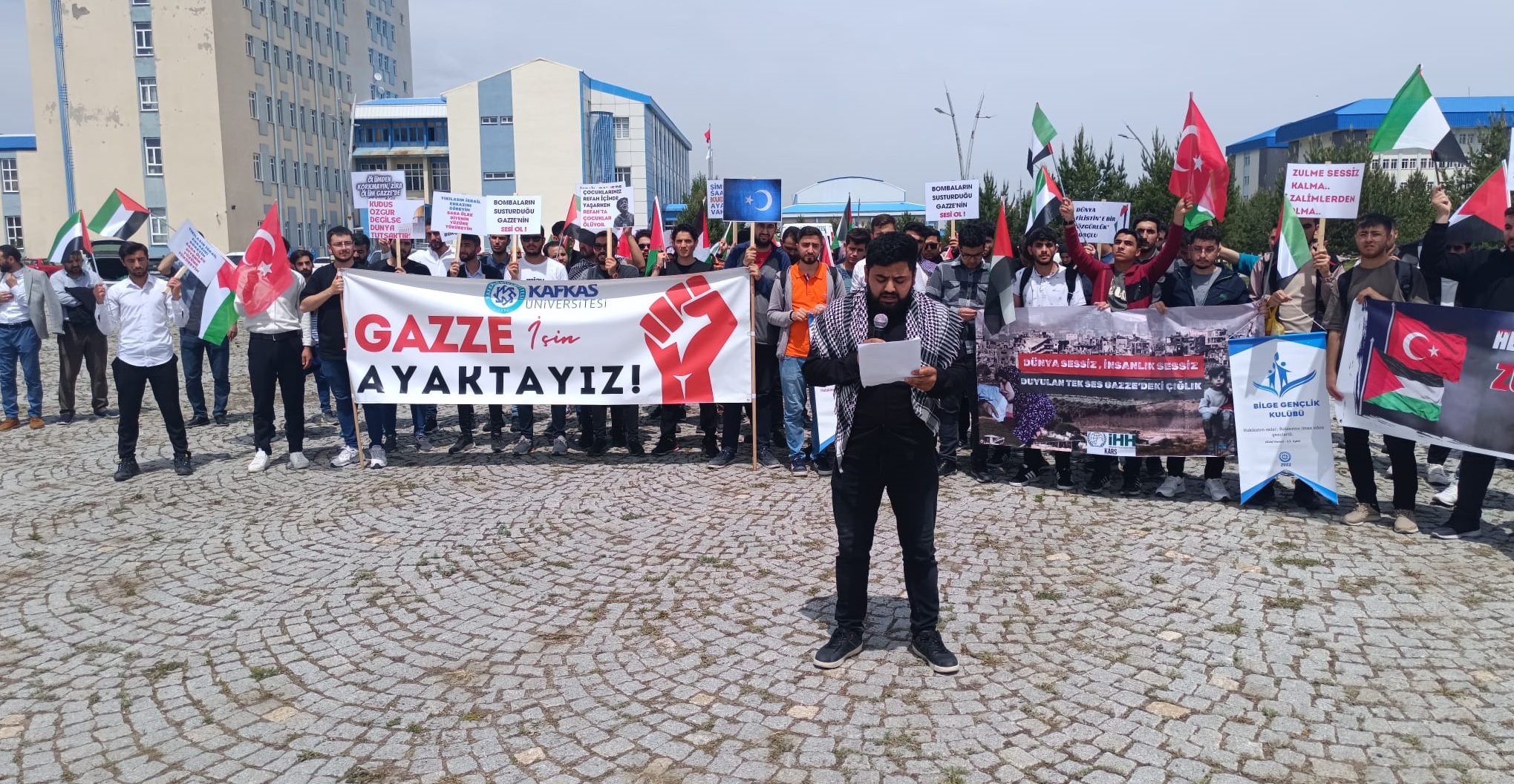 KAÜ Bilge Gençlik Kulübü Filistin'e destek yürüyüşü düzenledi