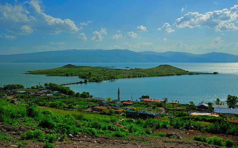 Çıldır Gölünde Yüzme Keyfi