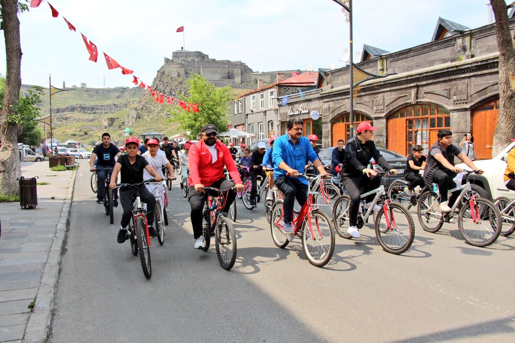 Kars'ta "Milletin Zaferi" temalı bisiklet turu