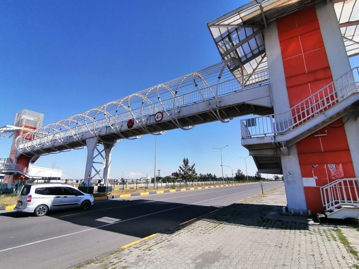 Kars'taki Bu Üst Geçit Amacına Hizmet Etmiyor!