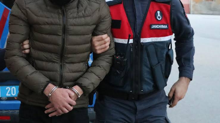 Kırmızı bültenle aranan Azerbaycanlı şahıs Kars'ta yakalandı